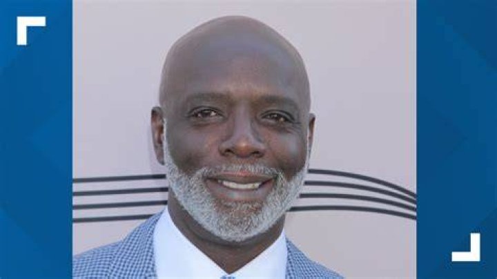Peter Thomas Posts Pic With Girlfriend, Gets Skewered by Fans Still