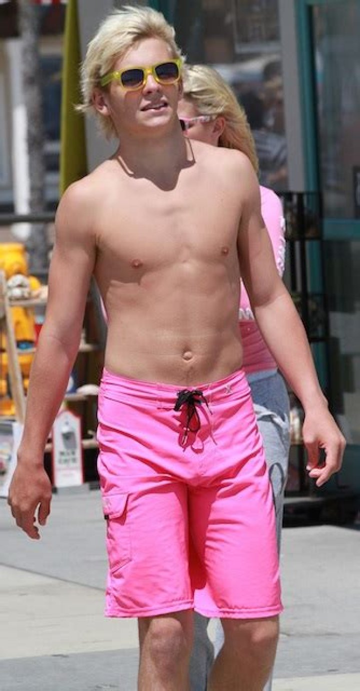 Ross Lynch Height Weight Body Stats Age Family Facts